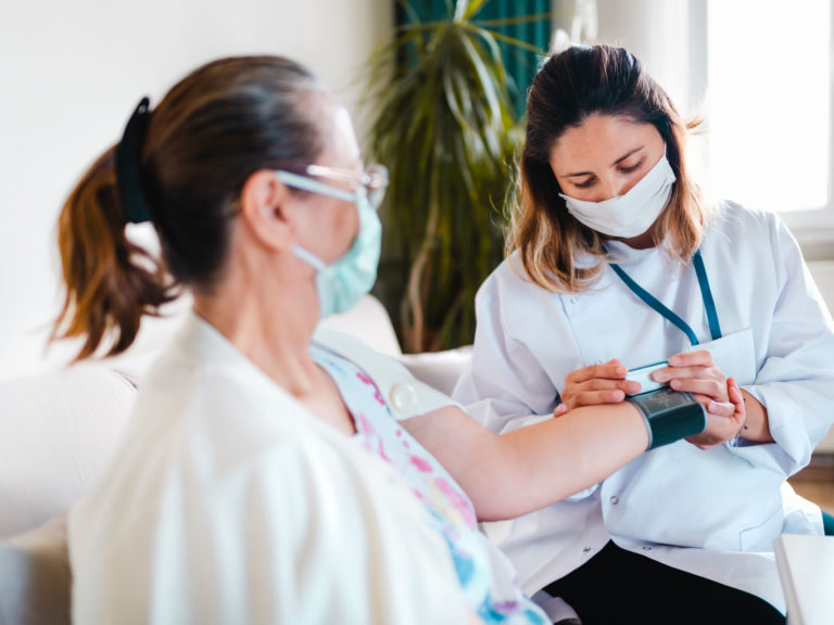 Admission au SSIAD - Service de soins infirmiers à domicile à Avignon avec l'HADAR